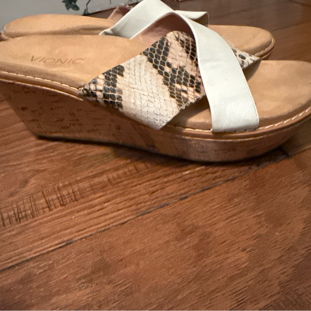 Vionic Montego Strappy Wedge White Snake Comfort Sandals‎ Size 7